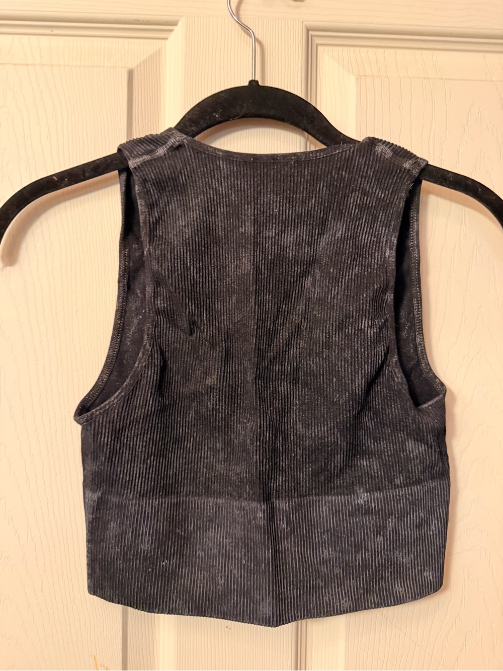 Black BDG deep plunge v neck crop top - Picture 2 of 3